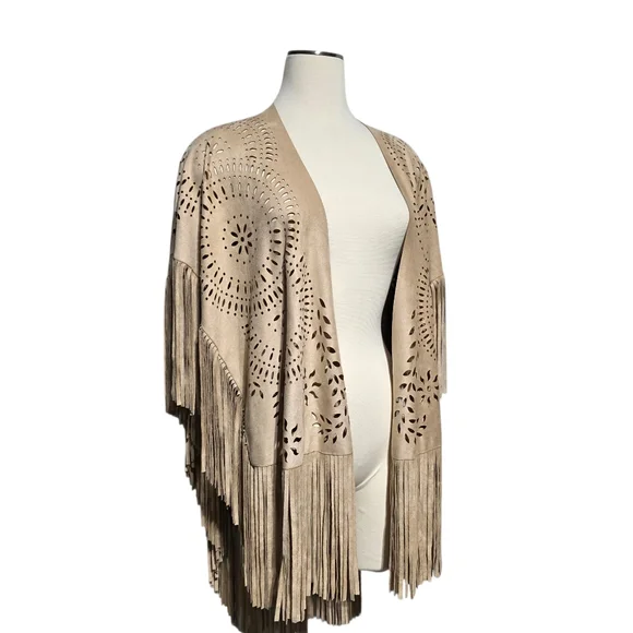 EUC PERSUN LASER CUT FRINGE FAUX SUEDE SHAWL WRAP OS - Picture 9 of 10